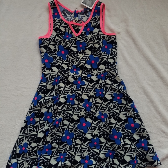 Girls Retro Flower Cutout Dress - Picture 1 of 4